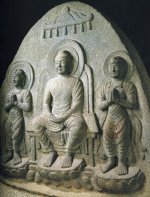 Budizam Trojstva asuka-nara-era-Buddha-triad-sansonzou-stone-Ishiidera-late_7c-Photo-Ogawa-Kou...jpg